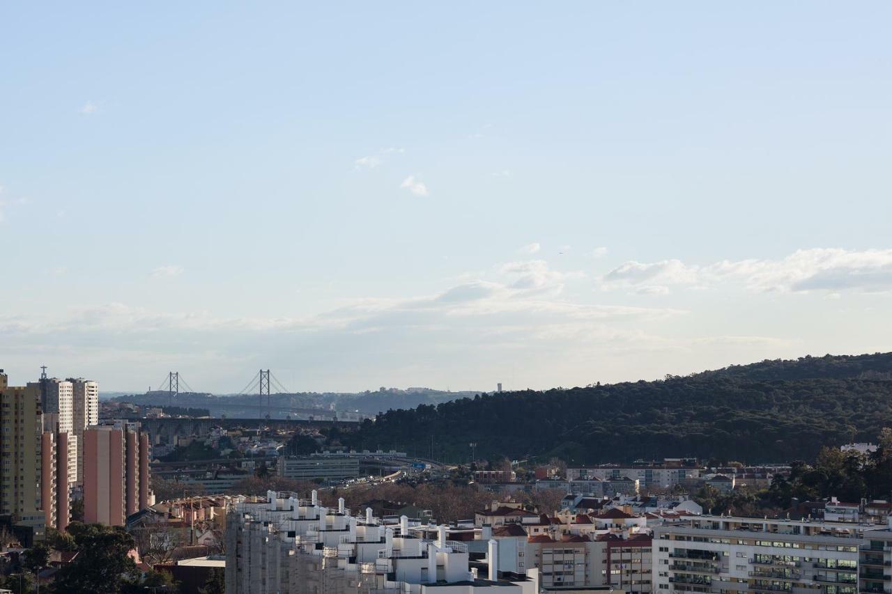 Skyscraper Riverview Lisbon With Indoor Pool Екстер'єр фото