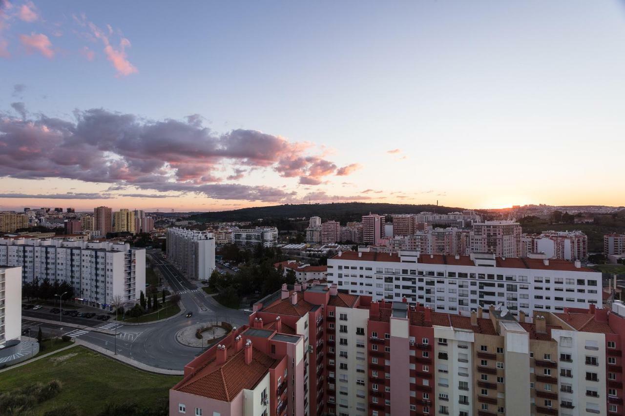 Skyscraper Riverview Lisbon With Indoor Pool Екстер'єр фото